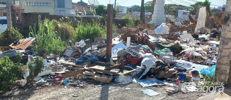 Lixo, mato alto e pessoas suspeitas: química que tem tirado o sono de moradores na Vila Carmem - Crédito: Divulgação