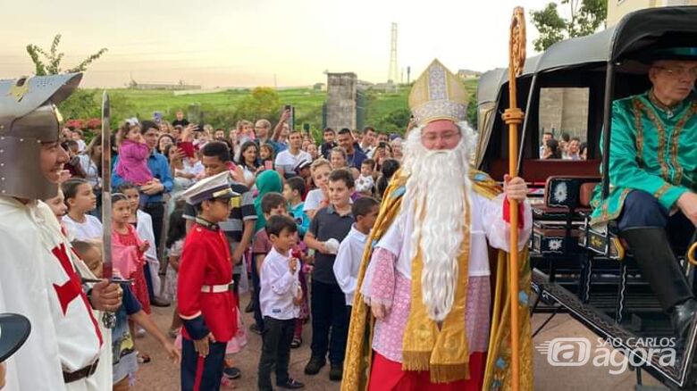 Momento da chegada de São Nicolau durante a Feira Natalina - Crédito: Divulgação