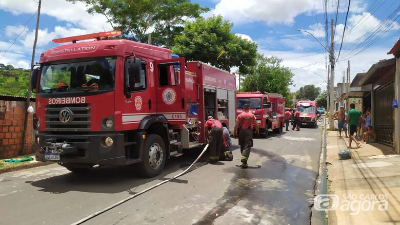 Bombeiros atenderam a ocorrência no Cidade Aracy - Crédito: Maycon Maximino