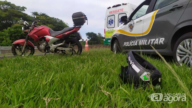 A moto onde estava a vítima: quebrou a clavícula - Crédito: Maycon Maximino
