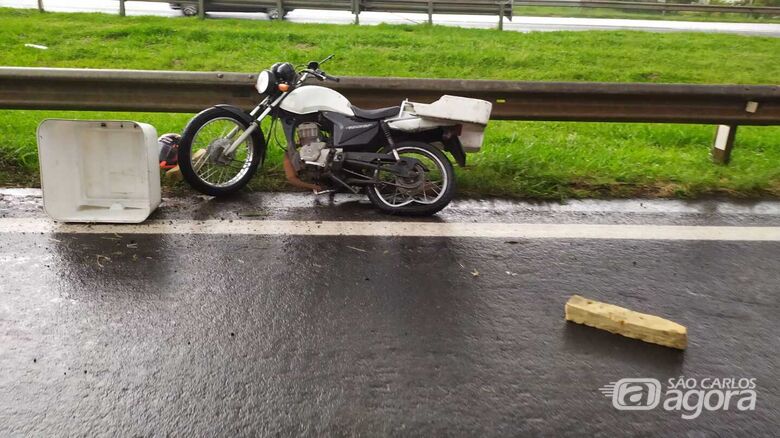 Motociclista sofre queda próximo a alça de acesso do Maria Estela Fagá - Crédito: Maycon Maximino