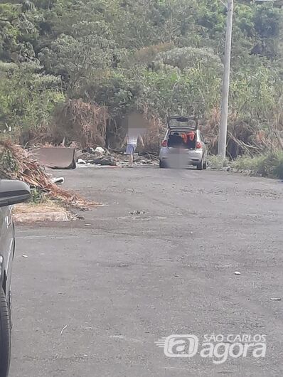 Um dos “moradores limpos” de São Carlos sujando o quintal alheio - Crédito: Divulgação