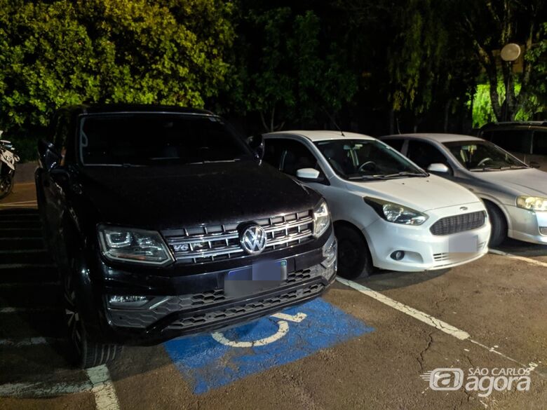 Carros localizados em chácara foram apreendidos pela PM para averiguação - Crédito: Divulgação