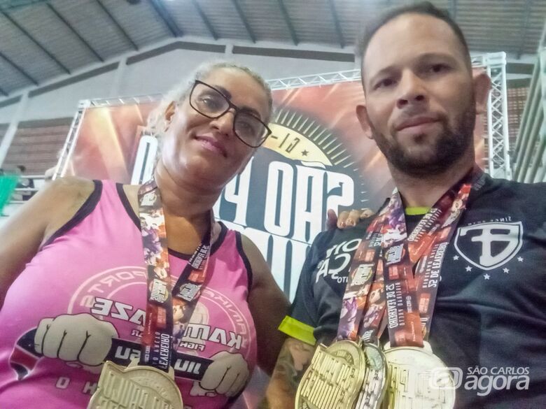 Suely e Luiz Carlos comemoram a medalhas conquistadas em Ribeirão Preto - Crédito: Divulgação