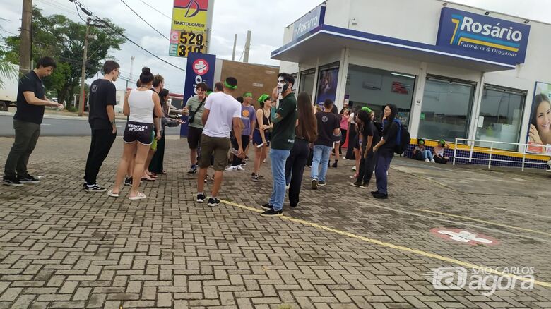 "Bixos" e "bixetes" invadem São Carlos - Crédito: Maycon Maximino