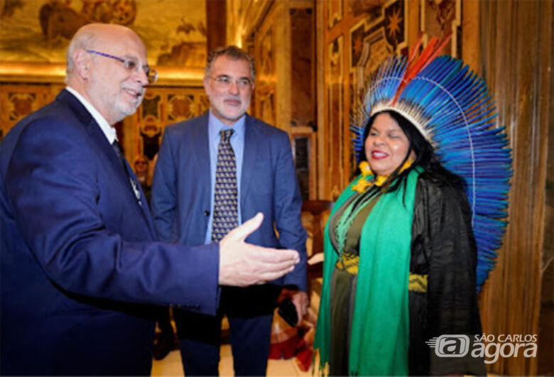 Bagnato com o especialista em Amazonas, Virgínio Viana e a ministra dos Povos Indígenas, Sônia Guajajara - Crédito: Divulgação