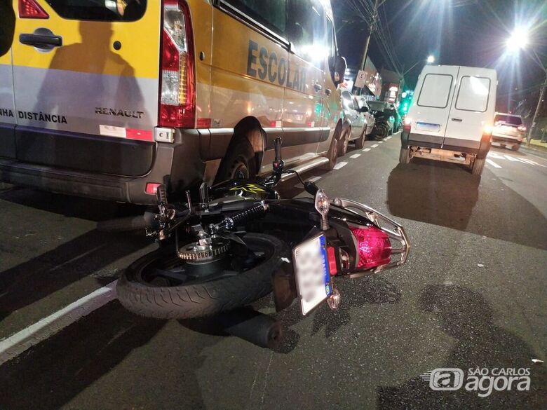 Motociclista provoca acidente no Centro de São Carlos - Crédito: Maycon Maximino