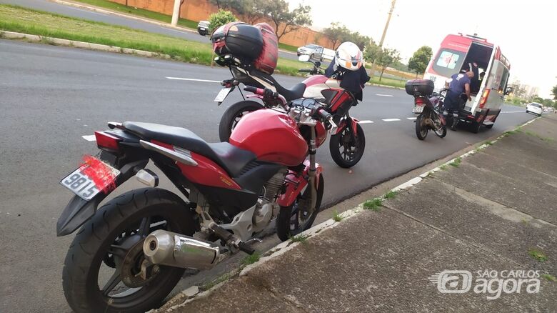 Motociclista sofre queda na rua Miguel Petroni -