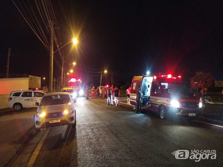 Seis ciclistas são atropelados por carro em rotatória na região do shopping Iguatemi - Crédito: Maycon Maximino