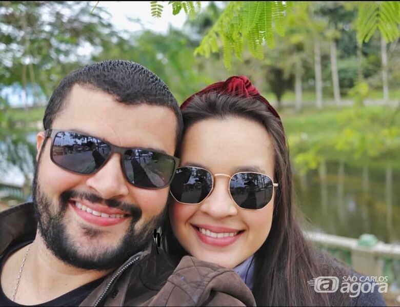 Casal de São Carlos é encontrado morto dentro de veículo -