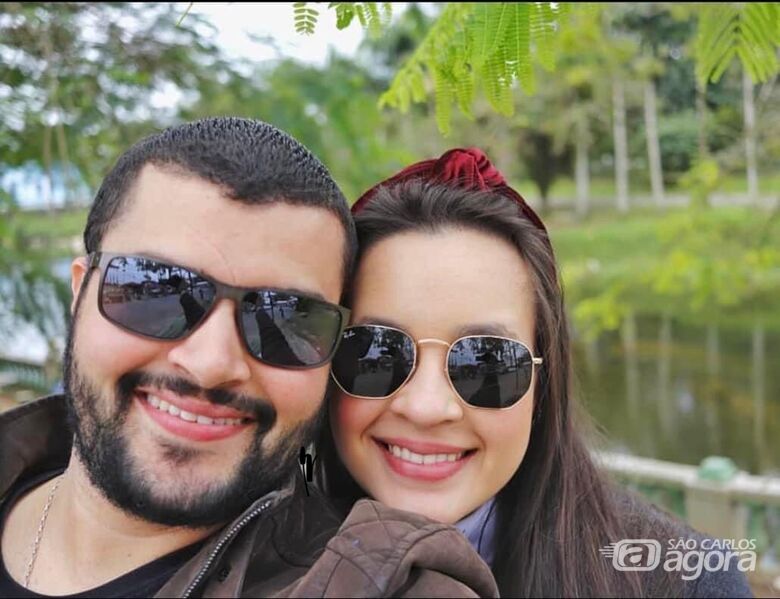 Casal de São Carlos é encontrado morto dentro de veículo - 