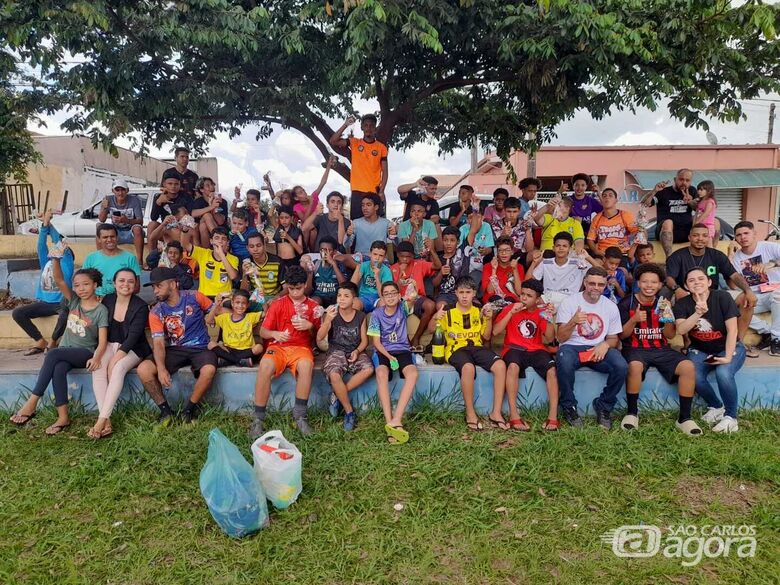 Crianças no Aracy recebem kits de chocolate: projeto social faz a alegria da garotada - Crédito: Divulgação