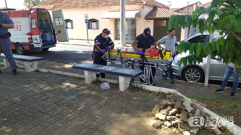 Buraco no asfalto causa acidente na rua Larga - Crédito: Maycon Maximino