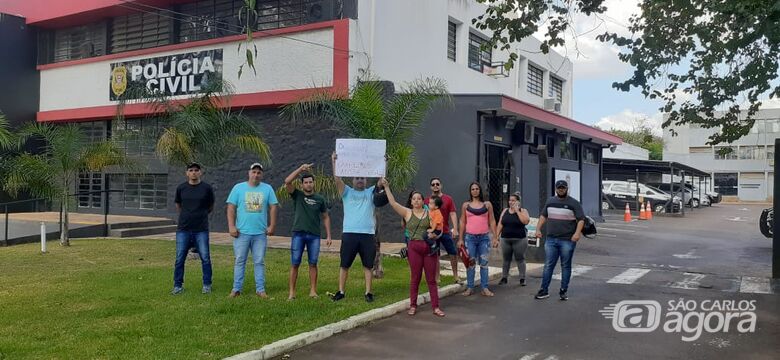 Futuros moradores protestam contra a demora na entrega de loteamento em São Carlos - Crédito: arquivo pessoal