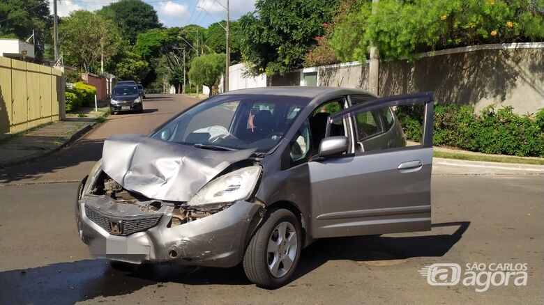Um dos veículos envolvidos no acidente: danos de grande monta - Crédito: Maycon Maximino
