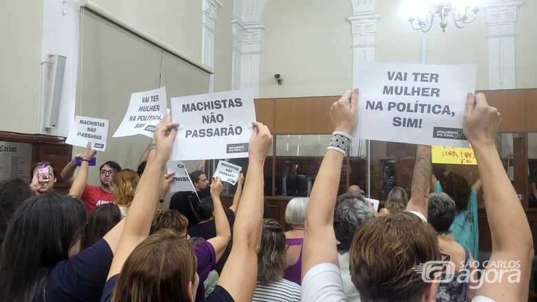 Manifestantes tomaram o plenário da Câmara Municipal - Crédito: SCA
