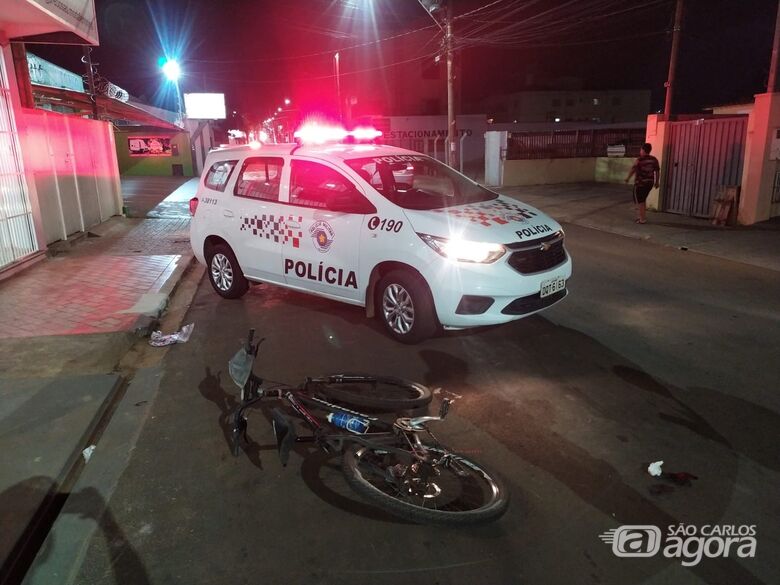 Ciclista é socorrido inconsciente após ser encontrado ferido na rua Antônio Blanco  - Crédito: Maycon Maximino 