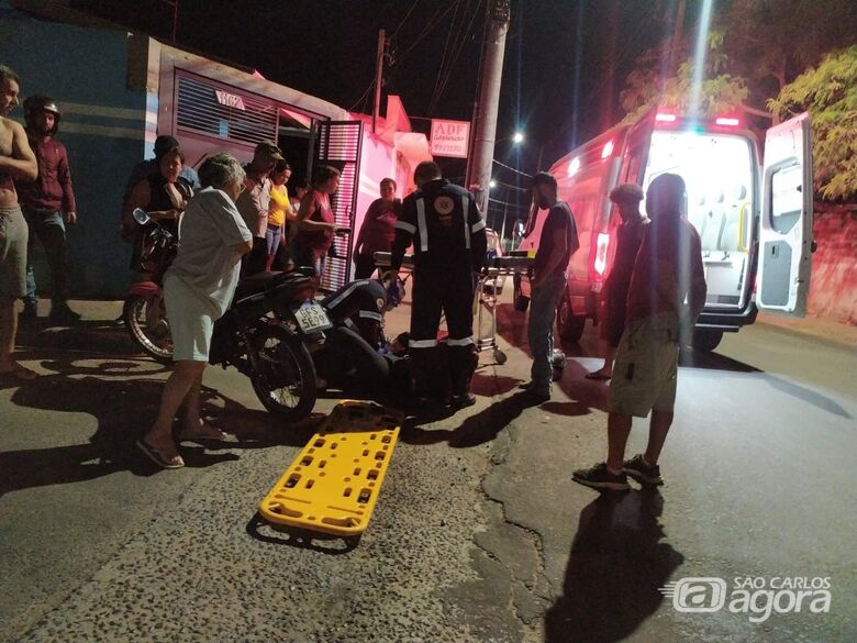 Acidente deixa motogirl ferida no São Carlos 8 - Crédito: Maycon Maximino 