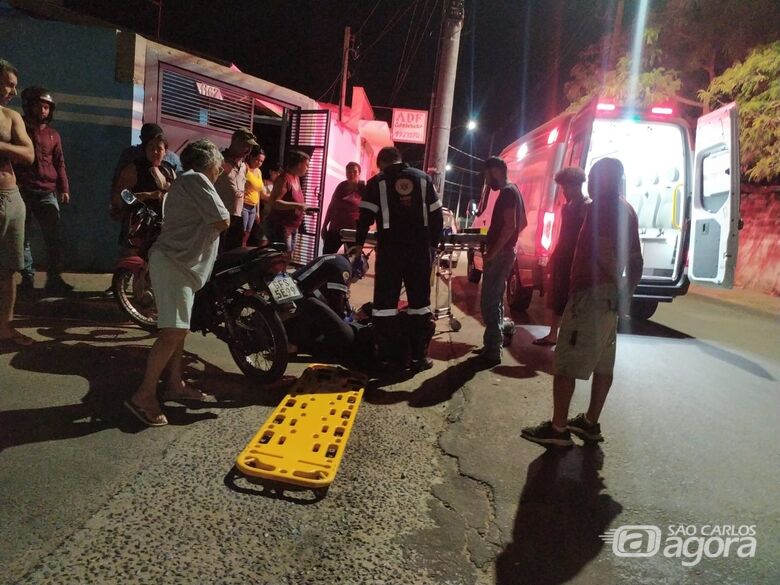 Acidente deixa motogirl ferida no São Carlos 8 - Crédito: Maycon Maximino