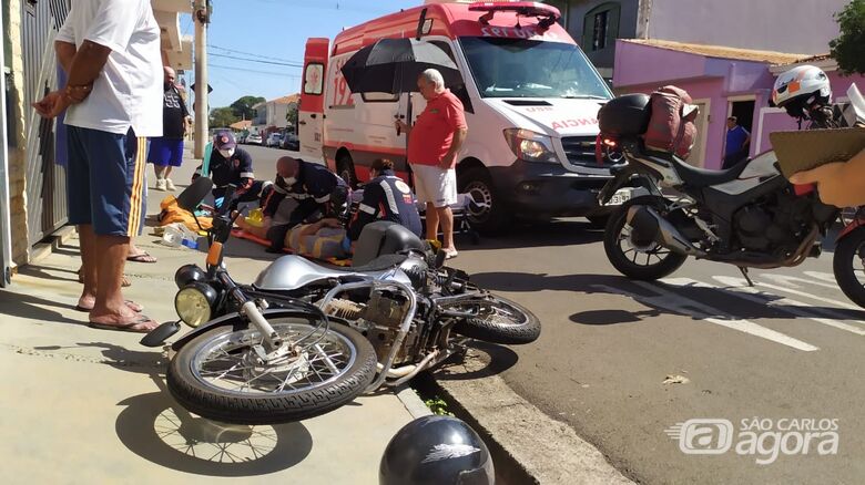 Acidente entre moto e carro deixa uma pessoa ferida no Jacobucci - 