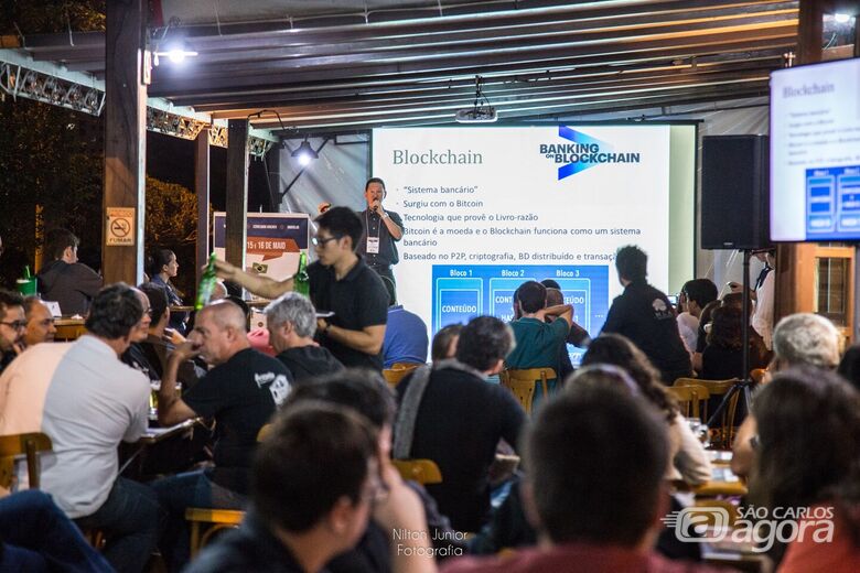 Realizado nas edições anteriores em bares e restaurantes de São Carlos, este ano, pela primeira vez, o Pint of Science acontecerá na Praça da XV - Crédito: Divulgação