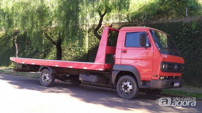 Caminhão furtado estava abandonado no Balneário 29 - Crédito: Maycon Maximino