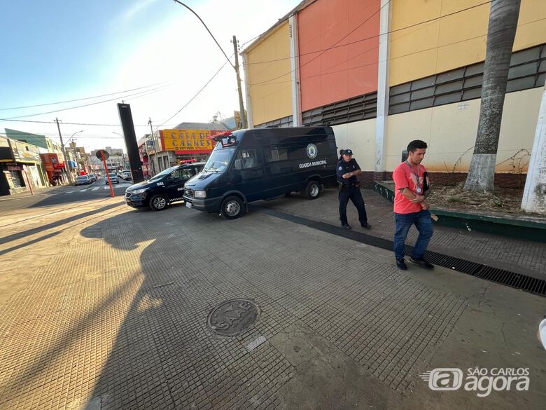 Dupla é acusada de vender perfumes falsos no centro de São Carlos - Crédito: Divulgação