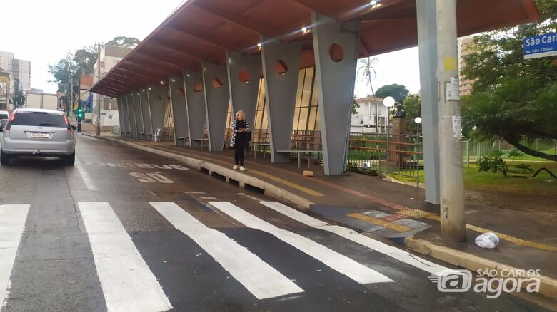 Pontos de ônibus vazio: São Carlos amanheceu sem transporte coletivo na última segunda-feira  - Crédito: Maycon Maximino