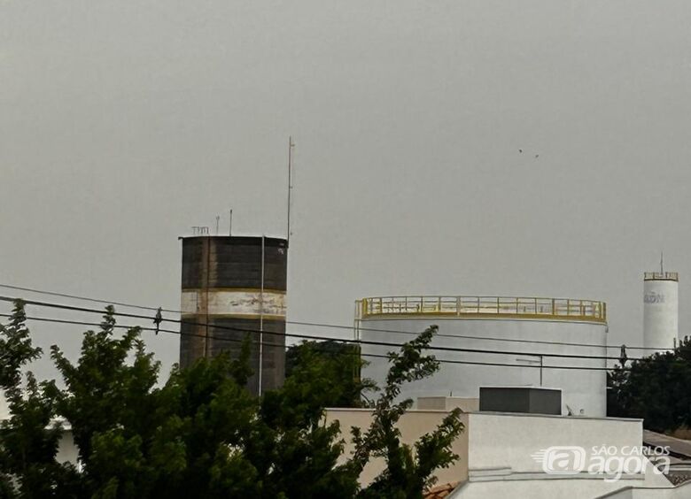 Domingo começou com céu parcialmente nublado - Crédito: SCA