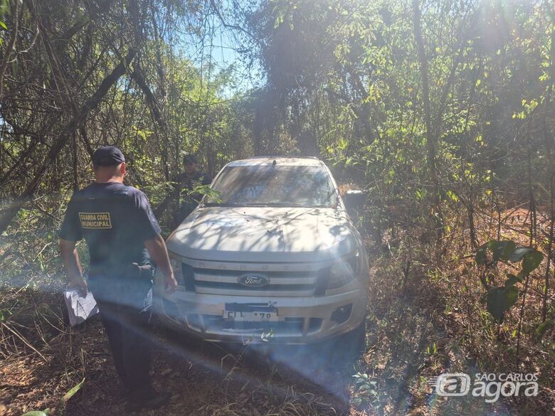 Caminhonete roubada no Jardim Cruzado é recuperada pela GCM de Ibaté - 