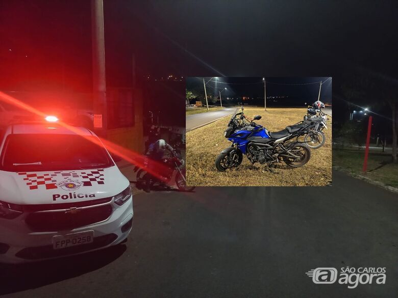 Moto roubada é recuperada durante "Operação Escapamento" na serra do Aracy - Crédito: divulgação