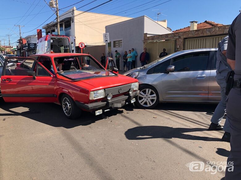 Colisão entre dois carros deixa três pessoas feridas na Vila Prado - Crédito: Gabriel Henrique