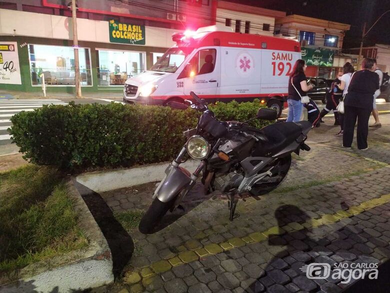 Motociclista fica ferido após colisão com carro no Centro - Crédito: Maycon Maximino