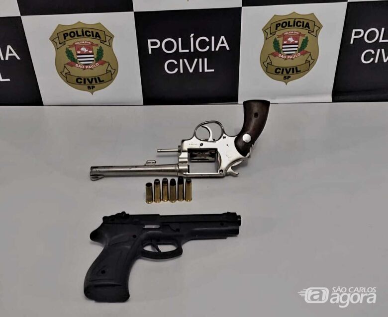 As armas foram apreendidas pelos policiais da Dise - Crédito: Divulgação