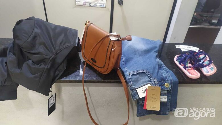 Produtos que o idoso teria se apropriado indevidamente da loja - Crédito: Maycon Maximino