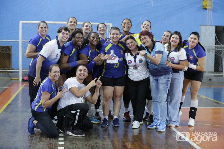 Jogadoras da AVS/Smec comemoram mais uma vitória - Crédito: Zé_Photografy