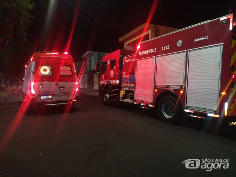 Vítima da queda de moto foi socorrida à Santa Casa após fraturar uma das pernas - Crédito: Maycon Maximino