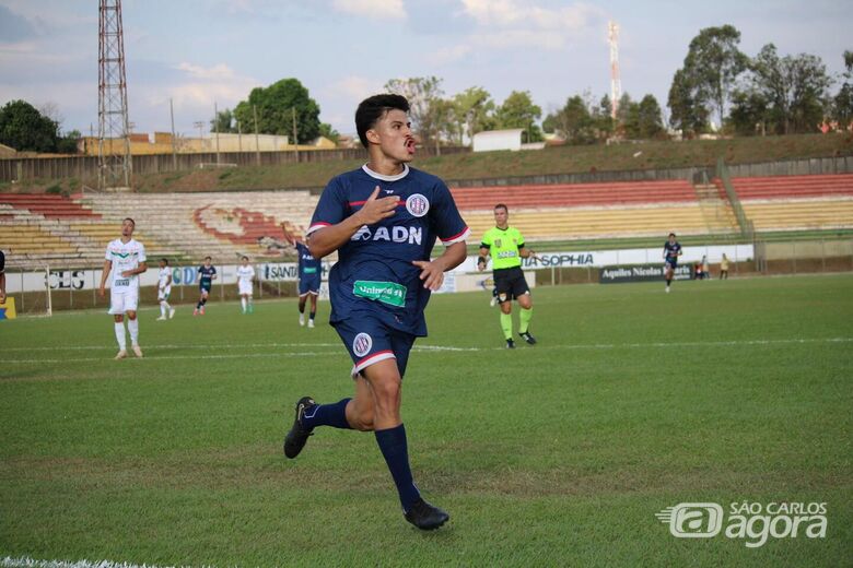 Dudu comemora o gol: Grêmio conquistou um bom resultado em Araras - Crédito: Fernando Zanderin Júnior