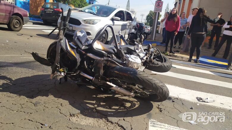 Local de violento acidente que tirou a vida de um motoboy na última sexta-feira (12) em São Carlos - Crédito: Maycon Maximino