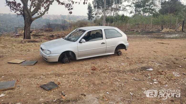 Gol furtado no Jardim Paraíso é encontrado sem rodas no Monte Carlo - 