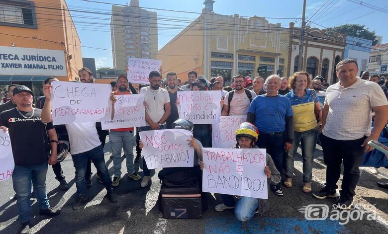 Rodson recebe motoboys que fizeram protesto na Câmara  - Crédito: divulgação