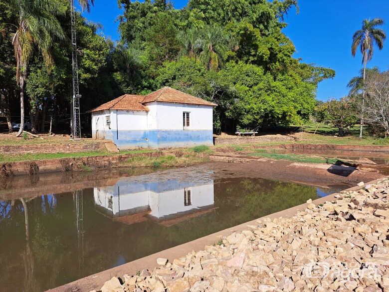 Espraiado está com nível de água exageradamente abaixo do normal - 