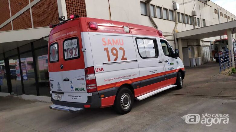 Ambulância do Samu chegando na Santa Casa - Crédito: arquivo