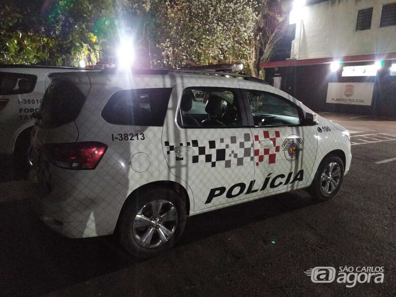 Homem tenta agredir policiais após ser flagrado cometendo violência doméstica - Crédito: Arquivo/São Carlos Agora