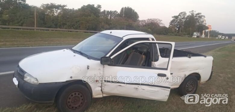 Carreta colide com picape na rodovia Washington Luís  - 