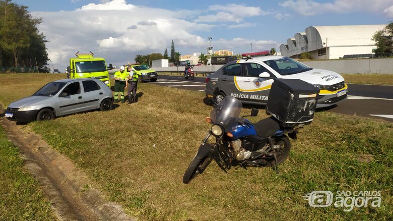 Motociclista foi socorrido à Santa Casa com escoriações - Crédito: Maycon Maximino