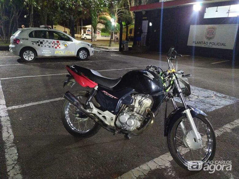 Moto de origem suspeita foi apreendida em Ibaté - Crédito: Maycon Maximino