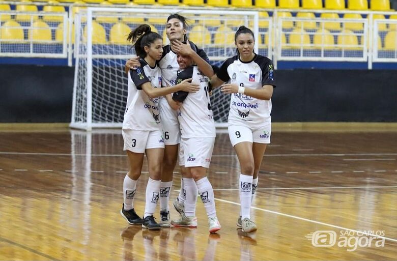 Jogadoras da ASF comemoram gol no Gigantão: empate apimentado - Crédito: Jhonatan Celestino