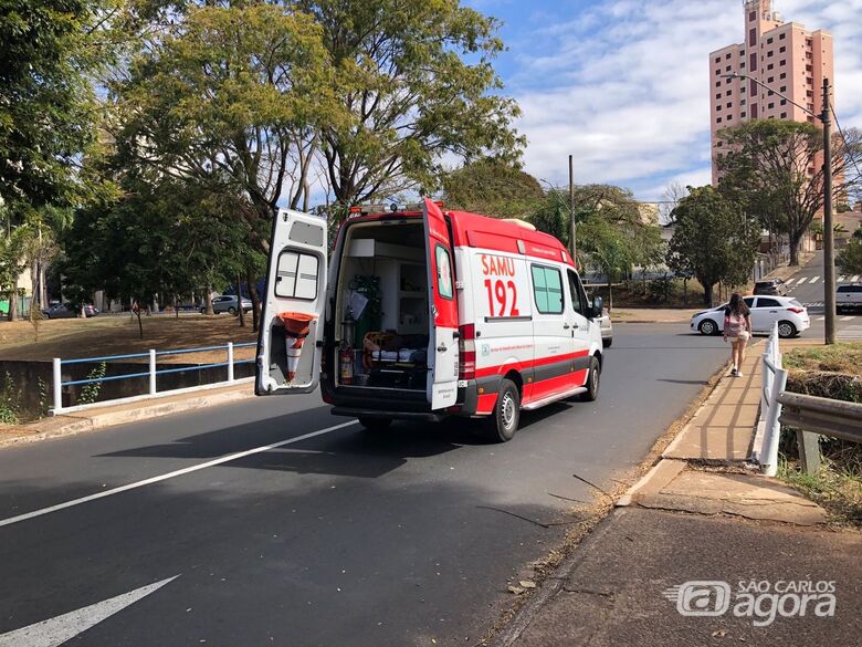 Motociclista quase cai no Monjolinho após colisão com camionete  - Crédito: Gabriel Henrique