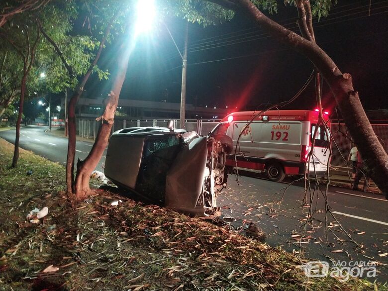 Jovem sofre grave acidente de trânsito no Jardim Brasil  - Crédito: Maycon Maximino 